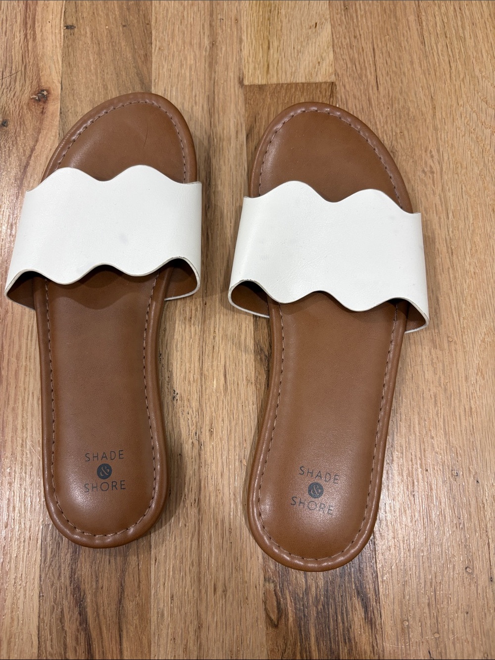 Shade & Shore White Wave Strap Slide Sandals with Brown Footbed